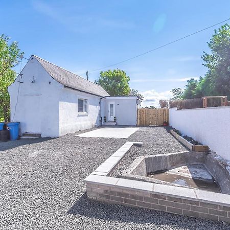 Lovely 1-Bed Cottage In Kelty With Hot Tub Exteriör bild